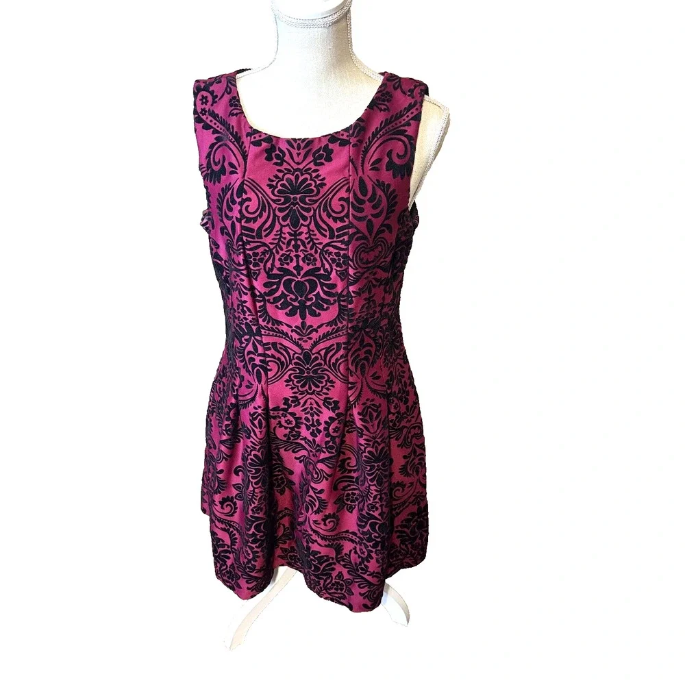 Danny & Nicole Red & Black Velvet Scroll Dress Fit Flare Sleeveless Sz 14 Party‎